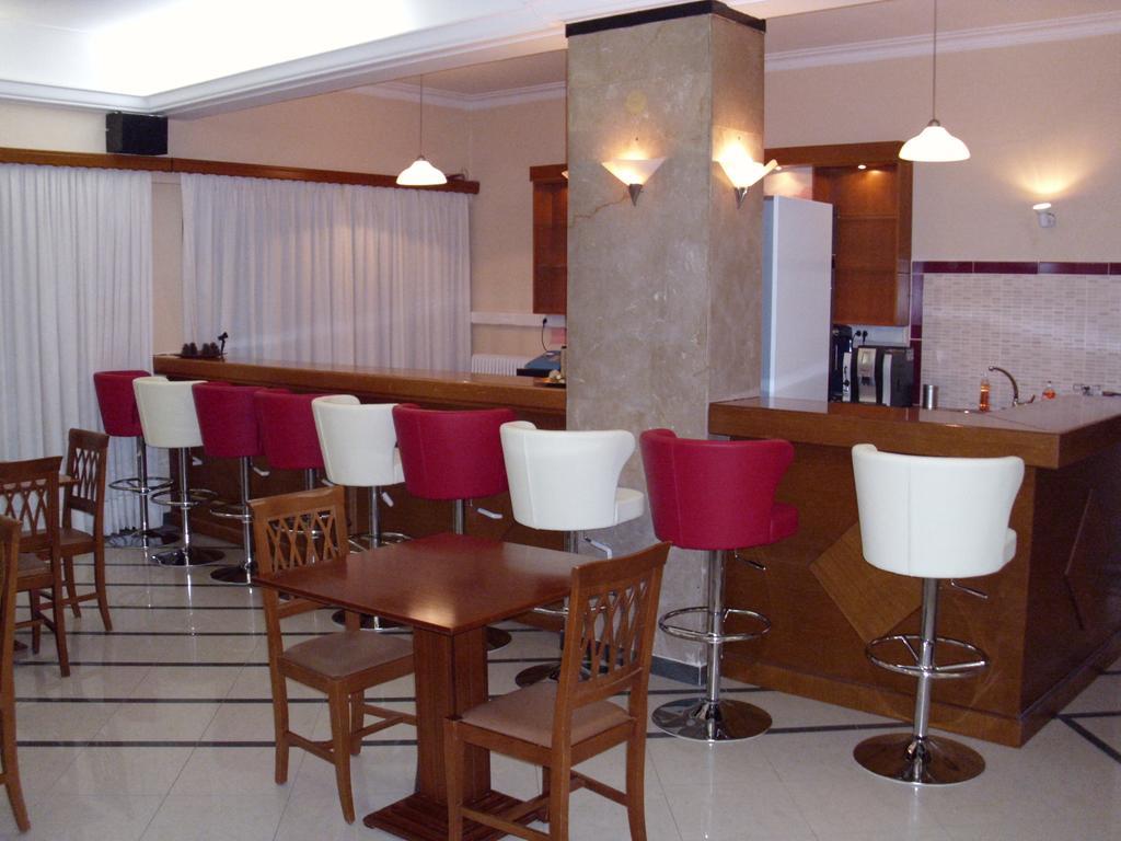 Hotel Cybele Pefki Aten Exteriör bild