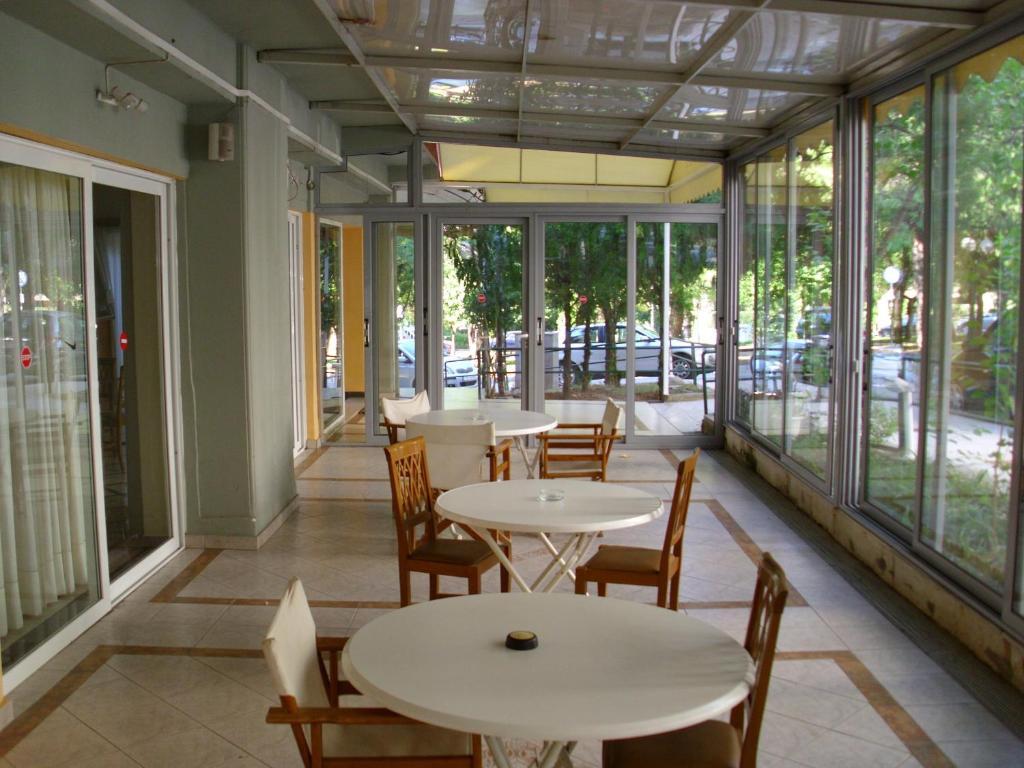 Hotel Cybele Pefki Aten Exteriör bild